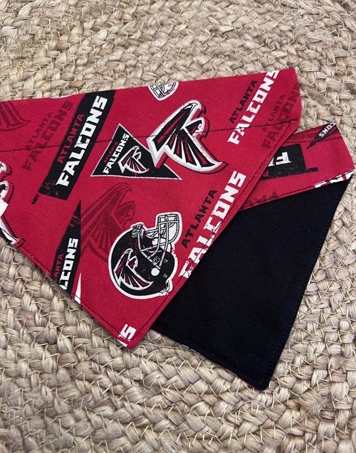 ATLANTA FALCONS Dog Bandanna Over the collar